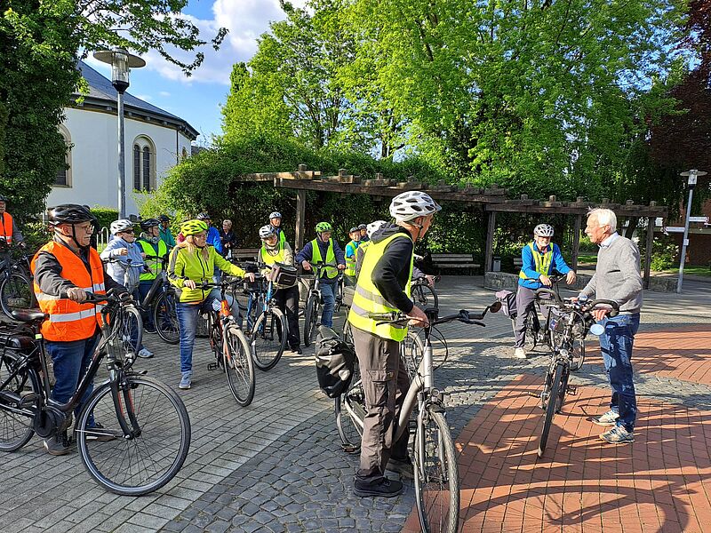 19.05.23 HVV Radler in Gesmold mit Führung des Heimathistorikers Bernd Meyer
